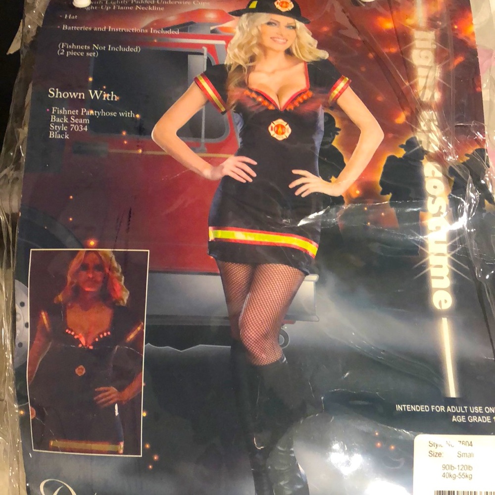 Dreamgirl Light My Fire Costume. Smoke/pet free home. 👻🎃